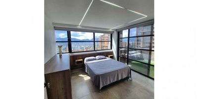 .

Este hermoso penthouse ubicado en la ciudad de Medellín, en el departamento de Antioquia, es la oportunidad perfecta para aquellos que buscan un lugar exclusivo y cómodo en una de las zonas más privilegiadas de la ciudad. Con un área de terreno de 184 M2, un área construida de 184 M2 y un área privada también de 184 M2, este inmueble ofrece un amplio espacio y una excelente distribución que se ajusta perfectamente a las necesidades de cualquier familia.

Con un total de 3 amplias alcobas y 2 baños, este penthouse cuenta con todas las comodidades necesarias para vivir cómodamente. Además, cuenta con 2 garajes para ofrecer seguridad y facilidad de aparcamiento a sus residentes. Entre sus principales características internas, destaca el hecho de que es un inmueble que admite mascotas, lo que lo hace aún más adecuado para las familias que tienen una mascota en casa.

Al entrar al penthouse, podrás disfrutar de un amplio y luminoso espacio gracias a sus grandes ventanales que permiten la entrada de luz natural. La barra estilo americano en su cocina integral es perfecta para momentos de compartir con amigos y familiares. Además, cuenta con una zona de lavandería y despensa, lo que facilitará tus quehaceres diarios.

No solo el interior de este penthouse es impresionante, también cuenta con increíbles características externas. El acceso pavimentado permite un fácil acceso desde y hacia el inmueble. Además, el edificio cuenta con ascensor, lo que facilitará tu movilidad dentro del mismo. Los residentes también podrán disfrutar de un hermoso área social, sauna y jacuzzi, perfectos para relajarse después de un largo día de trabajo.

El edificio cuenta con vigilancia y portería/recepción, lo que brinda un alto nivel de seguridad a sus residentes. Esta urbanización cerrada se encuentra en una zona residencial, lo que hace que sea una opción perfecta para aquellos que buscan tranquilidad y confort. Además, su ubicación privilegiada brinda c