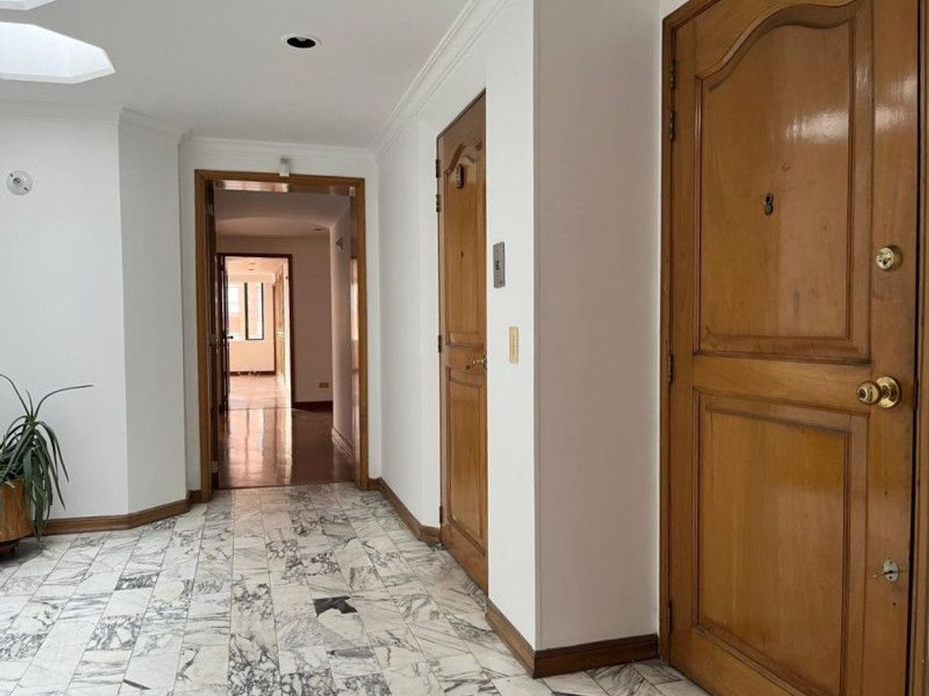 Apartamento de 3 alcobas en venta en Santa Bibiana, Bogotá, 224 m² · foto 3 de 20