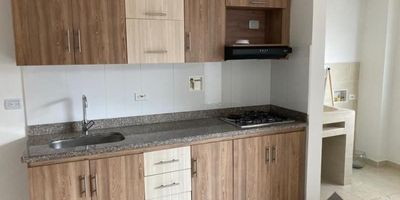 Este apartamento tiene 60 metros cuadrados y se encuentra ubicado en el sector Camilo Torres, La Estrella (Ant); muy cerca del parque principal, supermercados y con fácil acceso al transporte público.
Está dividido en dos habitaciones con clóset, dos baños, sala-comedor, cocina semi integral, zona de ropas, balcón y parqueadero cubierto.
El edificio cuenta con portería diurna y ascensor, lo que brinda comodidad y seguridad.
¡No dejes pasar esta oportunidad única! ¡Contáctanos al 3012021300 para programar una visita y descubrir más sobre esta increíble propiedad!