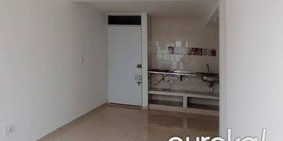 APARTAMENTO DE 3 ALCOBAS, 2 BAÑOS, SALA, COMEDOR, COCINA ZONA ROPAS, PISO ALTO, PARQUEADERO PRIVADO, (SE ENCUENTRA EN OBRA)