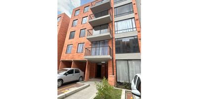 Código: 9644FR420 Se vende apartamento en Cajicá, en Parque Ciudad Pomar Aliso conocido cómo el "refugio verde" por su parque lineal que conecta con la reserva forestal. Una excelente oportunidad para remodelar y personalizarlo según tu estilo y cretividad. Ubicado en quinto piso con orientación noroeste, ofrece 2 habitaciones, 2 baños, sala-comedor, cocina integral, lavadero y 54.7 m² con gran potencial para renovar.

El conjunto cuenta con ascensor y amplias zonas recreativas, gimnasio, juegos infantiles, coworking, BBQ, canchas deportivas, parqueadero de visitantes y seguridad 24/7. Excelente ubicación cerca de la Universidad Militar, colegios, zona comercial y la salida a Zipaquirá.

¡Agenda tu visita y descubre el espacio ideal para transformar en el hogar que siempre soñaste!
