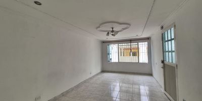 Arriendo apartamento en excelente ubicación - Villa Luz

Canon: $1.700.000 (servicios compartidos por persona)
Área: 75 m²

Amplio y luminoso sala comedor, Cocina integral con estufa a gas natural, 2 cómodas alcobas con closet, 2 baños y Patio de ropas. Espacio para 1 moto

Es un lugar tranquilo, con excelente distribución y perfecto para quienes buscan comodidad y fácil acceso a transporte y servicios.

Contáctame para más información o para agendar una visita.