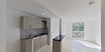 Apartamento en venta de 38m2, con vista exterior, acceso por ascensor. Consta de 2 habitaciones, 1 baño, sala comedor, cocina integral y zona de lavandería. Tiene piso cerámico en todas sus zonas. El conjunto cuenta con salón social, parque infantil y vigilancia privada las 24 horas. Cerca al almacén de cadena D1; cerca a colegio Villa del Sol; Vías de acceso por la Carrera 65.
