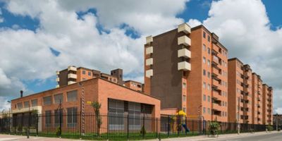 En venta, apartamento en Conjunto Residencial Senderos de San Isidro con gran iluminación, ubicado en zona residencial, cerca de parques y vías de acceso con transporte publico.

El apartamento cuenta con balcón que da hacia el exterior del edificio, 3 alcobas, 2 baños, sala-comedor, cocina integral, zona de lavado.

El conjunto residencial con club house (piscina, cancha, zona infantil, gimnasio, salón comunal).

Excelente precio y oportunidad de inversión. 

Contactanos
