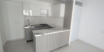 Apartamento para estrenar en Alameda del Río, piso 4, 58 metros, 2 alcobas, 2 closets, 2 baños, sala comedor, cocina integral abierta, parqueadero comunal, conjunto con piscina, ascensor, gimnasio, salón social, cancha, parque infantil, zona BBQ y portería 24 horas.