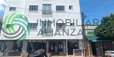 Se arrienda Apartaestudio segundo piso, bonito, amplio, bien ubicado en el barrio Colombia. Con área de 42 M2. Consta de sala comedor-amplia, cocina semi integral, una habitación amplia con closet y baño, zona de ropas, cuenta con 3 ventiladores de techo instalado, sin ascensor, no tiene Parqueadero.