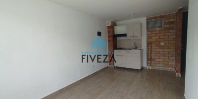 APTO DISPONIBLE, EN UNIDAD CERRADA, CON PORTERIA 24,7 PARQUEADERO COMUNES, PISCINA, GYM, SALON SOCIAL, CANCHA, ZONA VERDES, A SOLO 10 MIUTOS DEL PARQUE PRINCIPAL DE SAN ANTONIO DE PRADO, CON EXECELENTE ACCESO A RUTAS, A COLEGIOS