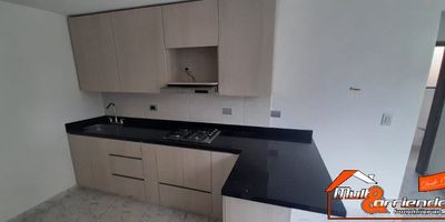 ¡Vive la comodidad y el estilo en el corazón de Robledo! Este acogedor apartamento de 60 m² te ofrece todo lo que necesitas para una vida plena y equilibrada. 
Ubicado en el tranquilo barrio de Parque, este hogar cuenta con 2 amplias alcobas, un baño cómodo y funcional, y pisos de cerámica que brindan elegancia y durabilidad. Dos prácticos closets te ayudarán a mantener un espacio ordenado y armonioso.
La cocina semi-integral está diseñada para facilitar tus labores culinarias, mientras que la luminosa sala-comedor te invita a disfrutar de momentos de calidad con familiares y amigos.