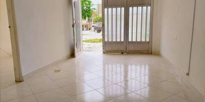 COD 1331
Se arrienda cómoda casa en el sector de santa lucia
Precio : $ 2.500.000
Área: 73 MT2
Estrato 3
Sala comedor 
3 habitaciones 
piso cerámica 
2 baños
Cocina sencilla 
Red de gas 
1 patio
Sala garaje