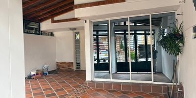 arrendamos hermosa casa totalmente remodelada con acabados de julo. 