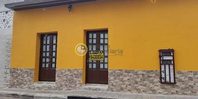 Local en arriendo en Bucaramanga - Centro, cuenta con un amplio salón y un baño, el cual se encuentra remodelado. Ubicado a pocos minutos del Centro Comercial Sanbazar.