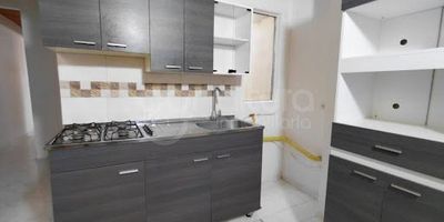 472-8488  Conaltura Inmobiliaria ofrece en arriendo este acogedor apartamento  de 77 m,  ubicado en el sector Palmas de Cataluña . Un entorno tranquilo, moderno y con excelente proyección de valorización. El inmueble cuenta con 3 alcobas, 2 baño, closet  sala comedor, estudio, cocina semi-integral con estufa , patio . Su ubicación es estratégica cerca a Parroquia San Alberto Magno , Unidad Deportiva Miraflores, supermercados. Droguerías, rutas de buses al centro y alimentadores al metro.