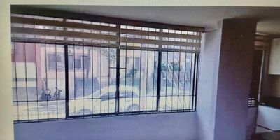 Se vende apartamento en Laureles Medellin, 115 MTS construidos + terraza de 80 MTS, 20 techados
3 hbs con baño,Baño social, Cocina integrada a isla - parrilla Y a sala comedor, Cuarto húmedo, Closet de linos,   garaje y cuarto util, salón, biblioteca, calentador a gas, parrilla mixta, cortinas tipo panel japonés horizontal en la sala y black outs en los cuartos,calentador a gas, parrilla mixta.

Excelente ubicación cerca de centros comerciales, restaurantes, iglesias, bancos,colegios, supermercados, excelente ruta de trasporte publico. ubicado cerca del seguno parque de Laureles.



 
 
