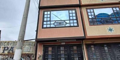 [VEN] ID HOUM: 163231

En Houm te ayudamos de forma fácil y segura. Los beneficios de comprar con nosotros:
    • Te ayudamos a conseguir financiamiento a través de una asesoría personalizada
    • Mediación y seguimiento de todo el proceso
    • Ponemos a tu disposición profesionales en notariado, registro y asesoría jurídica
¡Solo te preocupas de las firmas!

Casa en venta, ubicada en el barrio Villa Suaita, con una superficie construida de 105.00 m² y superficie total de 35.70 m². 

Sus principales características son:

    • 3 dormitorios
    • 3 baños
    • No Admite mascotas
    • 1 parqueadero
    • Año de construcción: 2016
            
Si compras con nosotros, te brindamos asesoría personalizada durante todo el proceso.
        
Más que una inmobiliaria, somos Houm.
*Aplican T&C