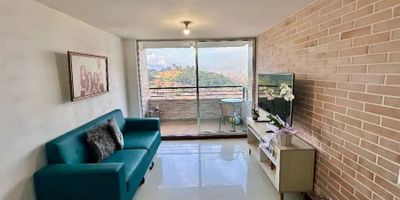 Para mayor información escribanos vía WhatsApp y uno de nuestros agentes inmobiliarios te atenderá.
Vendo apartamento con excelente vista cuenta con tres habitaciones dos baños zona de ropas balcón parqueadero común.
La unidad cuenta con portería 24/7, Salo.
social, zona infantil, piscina, Zonas verdes, parqueaderos de visitantes.
cercana al Colegio Padre Mayanet.
