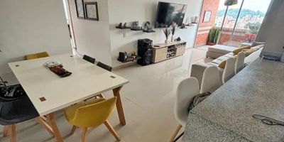 Para mayor información escribanos vía WhatsApp y uno de nuestros agentes inmobiliarios te atenderá.
Apartamento exclusivo de 87 mts2 aprox, con excelente iluminación y espacios amplios para mayor comodidad, ideal para disfrutar de los buenos momentos en familia, ubicado cerca a la estación suramericana, cerca del Centro Comercial Jumbo y el estadio Atanasio Girardot.
