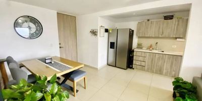 Para mayor información escribanos vía WhatsApp y uno de nuestros agentes inmobiliarios te atenderá.
apartamento en venta, en Medellín, en tranquila y segura urbanización cerrada de Guayabal.
Perfecto para inversionistas inmobiliarios o familias que buscan un hogar cómodo y bien ubicado.
Este increíble inmueble posee 3 habitaciones espaciosas, 2 baños modernos, parqueadero privado, cuarto útil para más almacenamiento, piso alto, con excelente vista.
Un lugar ideal para invertir o para tu familia
