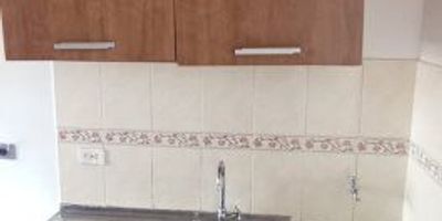 cómodo aparta estudio cerca a supermercados, parque la milagrosa, casa de la cultura el Ávila, estación de Gasolina, tiendas D1 entre otros.