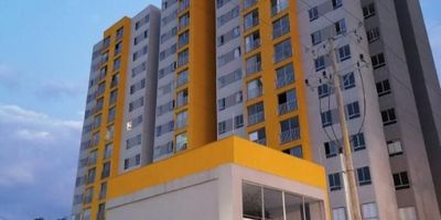 Vendo hermoso apartamento para estrenar en el Barrio Santa Barbara, al norte de Cali cerca al Metro del norte, consta de 3 habitaciones, 2 baños, cocina integral, 2 ascensores, 6o piso, Zona social con piscina para adultos y niños,juegos para niños,  parqueadero comunitario, vigilancia 24/7, Area de 58 m2 construidos.