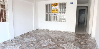 Apartaestudio en poblado campestre con 40 M², consta de sala-comedor, una alcoba, un baño, cocina tradicionas a gas, patio de ropas con instalación de lavadora, antejardín amplio enrejado.