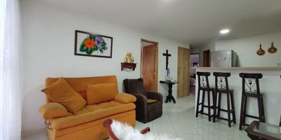 Acogedor apartamento de 86 m², ubicado en Belén La Nubia, ofrece una combinación ideal de confort y practicidad en un sector tranquilo, estrato 4. sala-comedor amplia, Cuenta con 3 alcobas, 2 baños, balcón, cocina integral, patio grande. Este inmueble es una gran oportunidad para quienes buscan un hogar bien ubicado, Cerca a la Av 80 y buenas rutas de transporte.Agenda tu cita !!