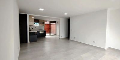 Para mayor información escribanos vía WhatsApp y uno de nuestros agentes inmobiliarios te atenderá.
Apartamento en venta con área de 98 metros construidos y 23 de terraza.
3 habitaciones
2 baños
1 garaje
1 espacio adecuado para cuarto útil
Cerca al centro comercial Unicentro, universidad upb, parques del rio, excelente rutas de transporte
Porteria 24/7
Estrato 5
