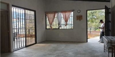 ? Casa Finca en Renta – Vereda San José, San Cristóbal


 
 Área construida: 300 m²
 
 
 Terreno: 7.900 m²
 
 
 Alcobas: 2
 
 
 Baños: 2
 
 
 Parqueaderos: 3
 
 
 Ubicación: Vereda San José, San Cristóbal
 
 
 Ideal para vivir rodeado de naturaleza, amplio espacio y tranquilidad.
 


? Informes: 324 351 8103
