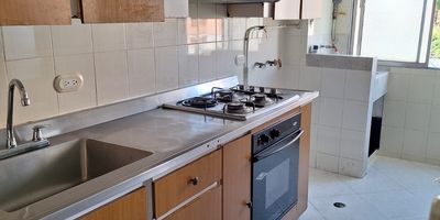 Vendo apto en Medellín sector laureles
Pedido $380 millones, negociables

Área 75 mtr2.
3alcobas
2baños
Estrato5
4piso sin ascensor
Sala comedor, cocina semi integral, zona de ropas, red de gas,
Predial anual $1.100.000.
Avalúo catastral $160 mll.
Administración $121.000
Parqueadero. Cuarto útil. Cerca de la 33
Año de construcción 1982. En muy buen estado.
Muy buen transporte.