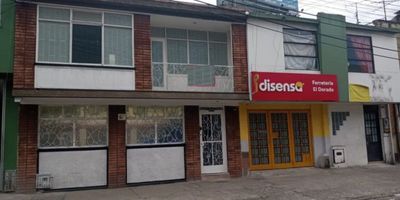 BARRIO EL ROSARIO CALLE 63 CRA 35    CERCA AL CAMPING Y A MOVISTAR ARENA, A  UNA CUADRA ABAJO DE LA CRA 30, CASA DE DOS PLANTAS EN PERFECTO ESTADO DE MANTENIMIENTO, PARA VIVIENDA Y/ OFICINA , ÁREA DE LOTE 140 MTS2 ; 7 X 20 MTS2, ÁREA CONSTRUIDA  234 MTS, CINCO ALCOBAS 3 BAÑOS,  COCINA, PISOS EN MADERA Y CERÁMICA, DOS  PATIOS INTERIORES CUBIERTOS,  EXCELENTES VIAS DE ACCESO, CARRERA 30, CALLEE 63,  CERCA A ESTACION A  TRANSMILENIO.  MOVISTAR ARENA CITA PREVIA  CONTACTO:  MARÌA HELENA DE JIMENEZ TELÈFONO. TRES DIEZ DOS SEIS OCHO SEIS SEIS NUEVE OCHO