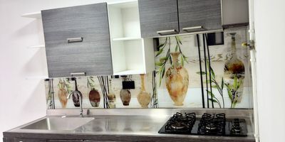 ¿Buscas una oportunidad de INVERSIÓN? ¡Tenemos la opción perfecta para ti! Este hermoso inmueble está ubicado en una de las zonas más privilegiadas de la ciudad, con un área total de 60 M2 y una distribución pensada para ofrecerte todo el confort que necesitas.y un PRECIO inmejorable

Dentro de este REMODELADO  apartamento de 2 alcobas y 1 baño, encontrarás una serie de características internas que te dejarán impresionado. El espacio cuenta con UN  clóset amplio y funcional, perfectos para mantener tus pertenencias organizadas y en orden. Además, la cocina integral te brindará la posibilidad de preparar tus comidas favoritas cómodamente en tu propio hogar.

Uno de los grandes atractivos de este apartamento es su sistema de gas domiciliario, que te permitirá ahorrar en tus facturas de servicios públicos. Además, el suelo de cerámica/mármol le da un toque de elegancia a cada rincón de la propiedad, haciendo que se sienta más acogedora y moderna