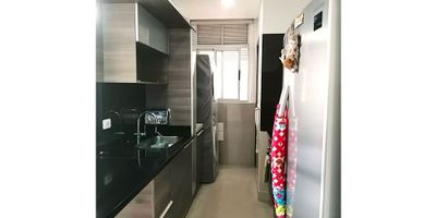 ¿En búsqueda de inmueble en venta en Barranquilla? Contamos con esta excelente oportunidad inmobiliaria!

¡Bienvenido a tu próximo hogar en Villa Santos!  

Esta propiedad es perfecta para mayor comodidad, amplios espacios, buena ventilación e iluminación. Ofrece; 3 habitaciones, ppal con baño interno, baño auxiliar, sala, comedor, cocina abierta tipo americano y balcón, cuarto y baño de servicio. Edificio con amenidades, vista a la cra 46. 

¡Lo mejor es la ubicación! 

No pierdas la oportunidad de esta joya inmobiliaria.

"Contáctanos hoy mismo para programar una visita y descubrir todas las maravillas que este hogar tiene para ofrecer."

