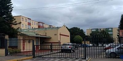 Excelente apartamento de una alcoba. Ubicado muy cerca del portal de la 80, centro comercial Portal 80, Parque San Andrés, Hospital de Engativá, buenas vías de acceso, parada de alimentador. Garaje depende de la disponibilidad en el conjunto, con un costo adicional por carro de $ 107.300 mes, moto $ 61.300.