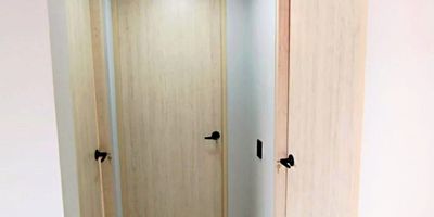 Se vende hermoso apartamento con acabados modernos. un área de 42 m2 ubicado en Lagos de Torca.
Queda ubicado en un quinto piso esquinero con vista externa.

El apartamento cuenta con 2 habitaciones y 1 baño. Sala-comedor y cocina con espacio de zona de ropas. Excelente iluminación.