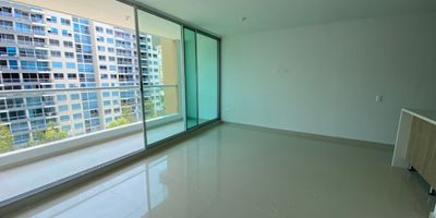 Apartamento en arriendo ubicado en barrio Miramar, edificio Siena, quinto piso, lado sombra, vista hacia el boulevard, cuenta con área de 73m2, 3 habitaciones, dos baños. Se entrega en la cocina con el mueble de arriba y baños con su divisiones. Parqueadero asignado y de visitantes. Vigilancia 24 horas, piscina, salón social, teatrino. Valor incluye administración. 
