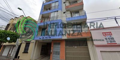 Se arrienda hermoso aparta-estudio en el barrio San Francisco el cual tiene una alcoba, un baño, sala-comedor, cocina integral, área de 31 m2, zona de ropas, parqueadero cubierto, para más información al 3166926772.