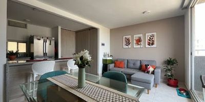 Moderno apartamento en venta ubicado en un piso alto de edificio con solo un año de construido, ideal para quienes buscan comodidad, vista y buena distribución. Cuenta con un área de 75 m², distribuidos en 3 habitaciones, 2 baños, estudio, balcón, parqueadero privado y ascensor. El edificio de 12 pisos ofrece shut de basura, planta eléctrica, zonas sociales y excelente ubicación en estrato 4. Perfecto para familias que desean vivir en un entorno moderno, funcional y bien conectado.