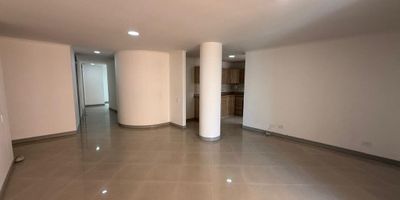 Apartamento para la venta en laureles. cuenta con 112 m2  3 habitaciones, 2 baños completos, sala comedor, balcón con buena vista, cocina integral, zona de ropa independiente, el edificio cuenta con seguridad 24h 1 parqueadero privado, y cuarto útil, salon social, Jacuzzi, turco, parque infantil.  Contáctanos  al 3242190444 Giovanny Riaño para mas información.