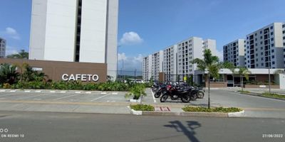 SE ALQUILA  Apartamento para estrenar de 3 habitaciones, la principal con  closet tipo Vestier, baño con división en vidrio templado, sala comedor amplia, cocina con  gabinete superior e inferior amplio balcón, estudio, amplia zona de aseo. zonas comunes cuenta con piscina para niños y  adultos, gimnasio, salón social, zona de juegos infantiles,