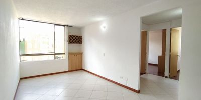 Apartamento en arriendo ubicado en Bilbao - suba 51 m² Descubre este elegante apartamento de 2 alcobas con closet, 1 alcoba sin closet, baño principal con ducha eléctrica, cocina a gas integral y zona de ropas. Disfruta de su iluminación natural y su piso en baldosa. Ubicado en un conjunto cerrado con vigilancia privada 24/7 y circuito cerrado de TV. Su fachada combina pintura y ladrillo a la vista, ofreciendo un ambiente acogedor. Además, cuenta con parqueadero para visitantes. Vive la experiencia de comodidad y seguridad en este espacio único.