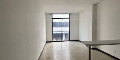 Apartaestudio calle 25 N 9-15 
1 alcoba- 1 baño completo y 1 baño social - apto Antiguo en buenas condiciones cocina integral con Gas de Pipa, sala comedor, un clóset área aproximada 35 m. Estrato 4