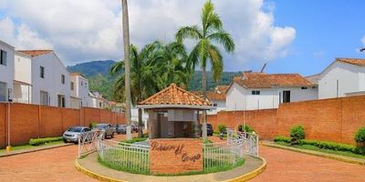 Código 995-2424, Casa en Arriendo, Lagos del Cacique , Área 230 mts, 4 habitaciones, 4 baños, Sala y comedor, Cocina integral,Zona de ropas, 2 Parqueaderos, Zona Social Piscina, Cancha, Turco, salon Social, V a a estar Disponible a partir de Enero del 2026, Ubicacion cerca al Centro Comercial Cacique, Centro de convecciones Neomundo , Administracion  540,000 , Agenda tu Cita sin costo, Estudio fácil, Respuesta en 24 horas.