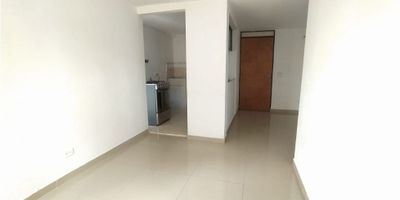 Sala comedor, 3 alcobas, cocina integral, pisos en porcelanato, 2 baños, red de gas y balcón.

El conjunto residencial ofrece portería 24 horas, piscina, gimnasio, salón social, zonas verdes, juegos infantiles.

Cerca del Mall Rodeo Alto, transporte público e integrados del Metro, con vías de fácil acceso.