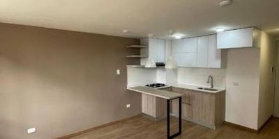 Moderno apartamento de 42 m, ideal para quienes buscan un espacio cómodo y funcional en una de las zonas más tranquilas y seguras del norte de la ciudad. Cuenta con 2 habitaciones, 1 baño cabinado, cocina semi integral, zona de ropas y pisos en madera laminada. El conjunto ofrece vigilancia permanente, ascensor, zonas verdes, gimnasio, salón social, juegos infantiles y parqueadero para visitantes.