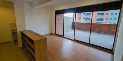 Se arrienda o se vende apartamento en unidad cerrada en Cambulo, el cual cuenta con 2 habitaciones, 2 banos, 1 closet, 1 Vestier, cocina integral, sala comedor, balcon, terraza, parqueadero y cuarto util.