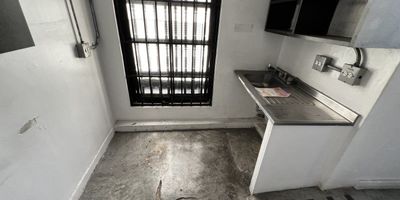 ARRIENDO BODEGA EN SABANETA SECTOR EL CES ,  CUENTA CON , 1 COCINA  , 13 TIPO HABITACION POR QUÉ TIENE LAS DIVISIONES , 3 BAÑOS , CON RUTAS DE TRANSPORTE MUY AMPLIAS , CERCA A ESTACIÓN DEL METRO , SUPERMECADOS D1