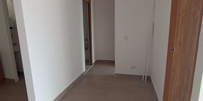 Apartamento aproximadamente de 52 m2 ubicado en el sector de Niquia, cerca de la clínica del norte , apartamento con acabados modernos, amplios espacios y buena iluminación, cuenta con fácil acceso al transporte publico.