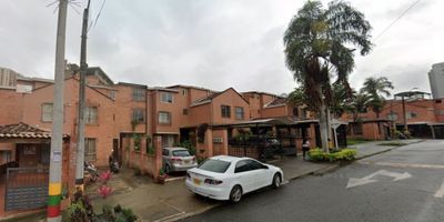 ? Casa en venta — Amplia y con posibilidad de ampliación ?

? Área total: 83,65 m²


 Área cubierta: 60,45 m²
 Patio: 11,10 m²
 Cochera cubierta: 12 m²


✨ Distribución en 3 niveles:
? Primer piso: sala-comedor, cocina integral, baño social, patio y garaje cubierto.
? Segundo piso: 3 habitaciones, 1 baño completo y balcón.
? Tercer piso: habitación principal con baño privado.

? Precio de venta: $650.000.000 Negociables

? Espaciosa, funcional y con gran potencial de crecimiento.

? Contáctame para más información o agendar una visita. ¡No pierdas esta oportunidad!
