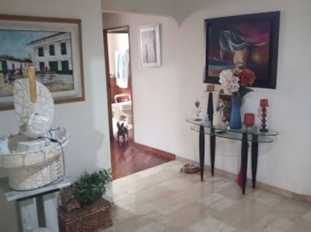 Apartamento de 3 alcobas en venta en La Carolina, Bogotá, 240 m² · foto 2 de 20