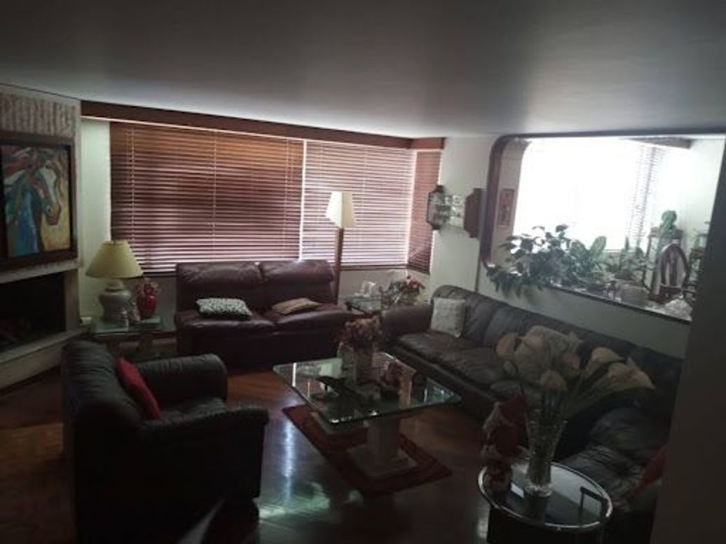 Apartamento de 3 alcobas en venta en La Carolina, Bogotá, 240 m² · foto 3 de 20