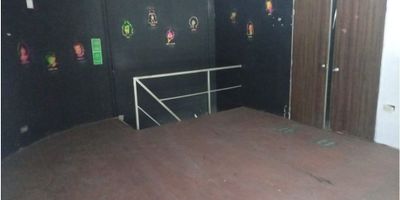 local en la  terminal del sur enseguida del olaya herrera,son en la plataforma donde llegan los buses y busetas son esquineros local 356 de 65m2 en 2 niveles con derecho a 3 parqueaderos sin cobrarles

Pero eso no es todo, ubicado en una zona comercial con gran movimiento y cercano a importantes vías de acceso, 

 
